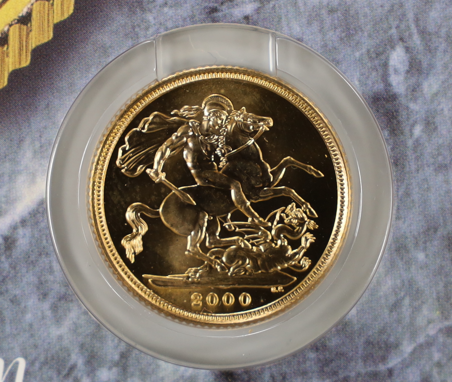 An Elizabeth II 2000 gold sovereign, in presentation card.